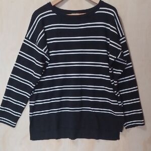 Cable & Gauge Black and White Horizontal Striped Lightweight Sweater Long Sleeve